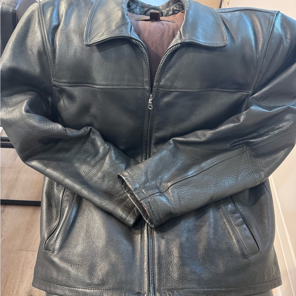 Danier Black Lightweight Leather Jacket with Fold-Down Collar